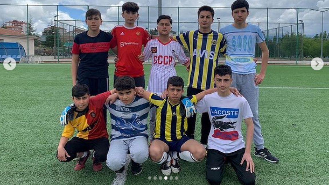19 Mayıs Atatürk’ü Anma,Gençlik ve Spor Bayramı kapsamında düzenlenen sınıflar arası futbol müsabakalarımız bugün başladı. 
