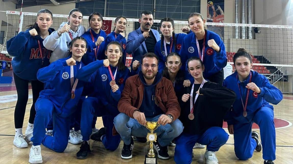 Okul voleybol kız takımımız bu sene yapılan A takımı il musabaklarını dördüncü olarak tamamlamıştır.